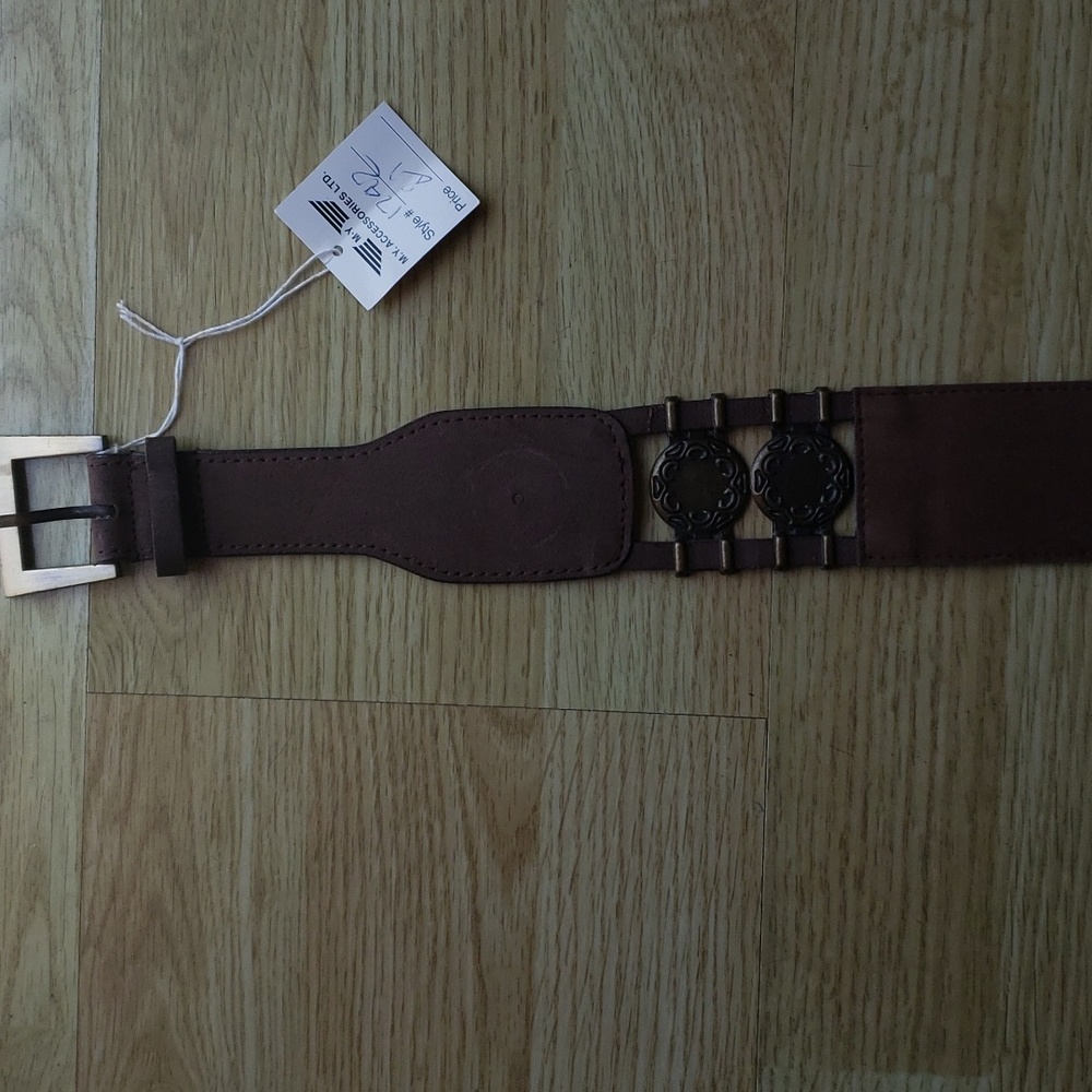 NWT. Fashion Belt 31" - 35"
